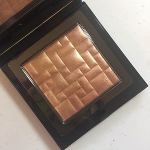 Hightlighting powder